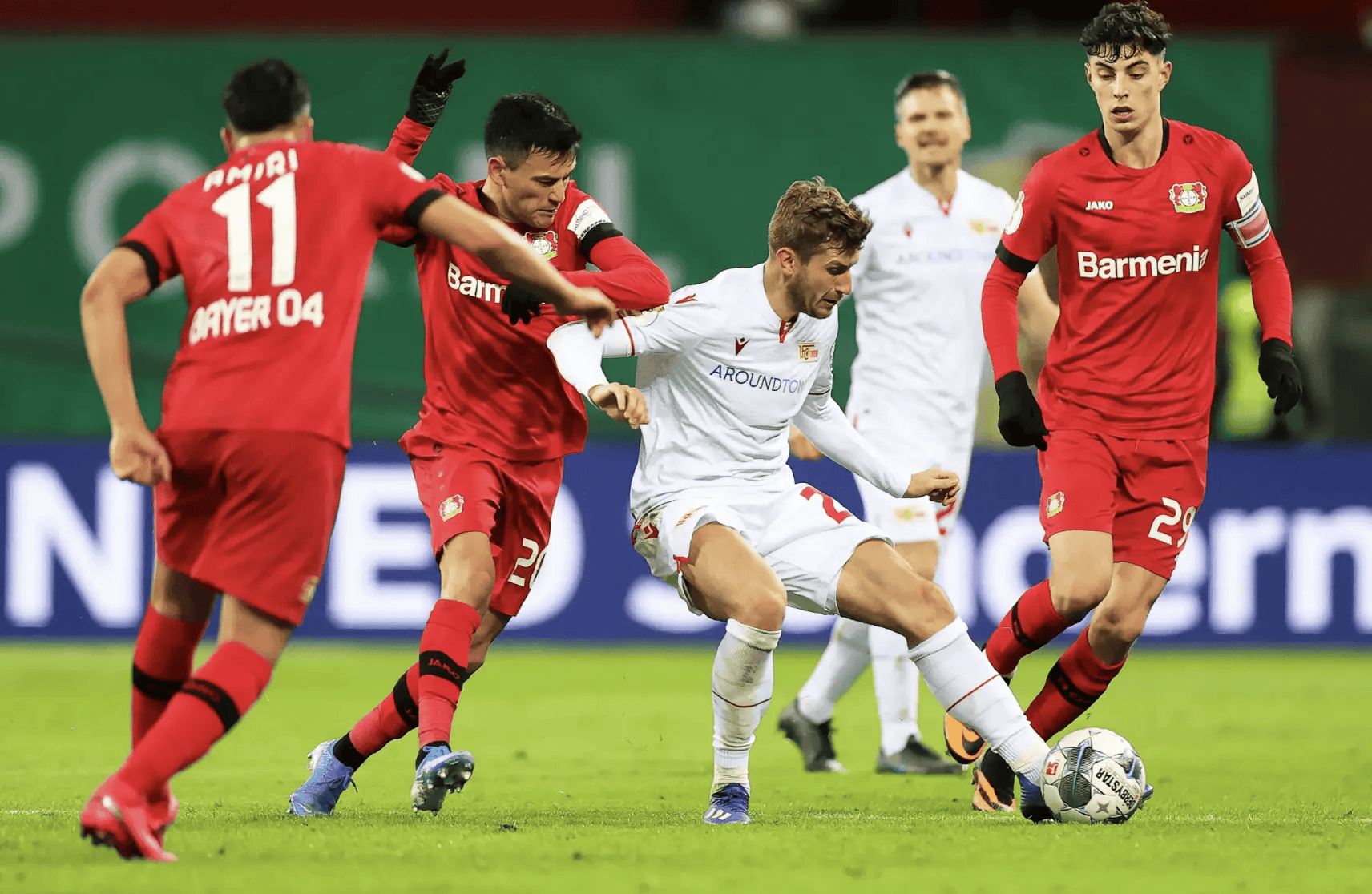 德甲焦点战！霍芬海姆VS沃夫斯堡，欧战冲刺VS保级续命，主场龙能否碾压残阵狼堡？